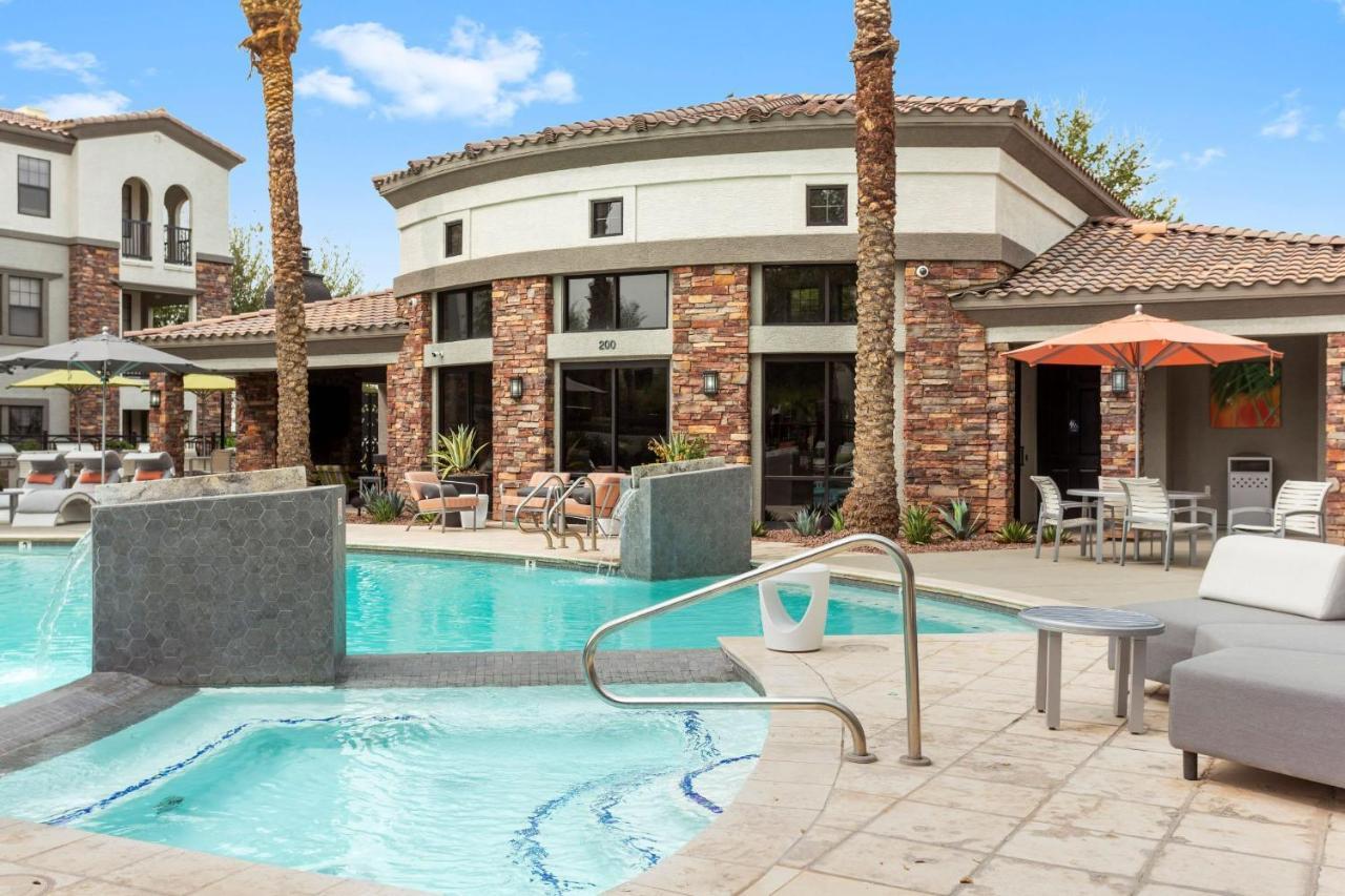 Cozysuites Glendale By The Stadium With Pool 06 Bagian luar foto