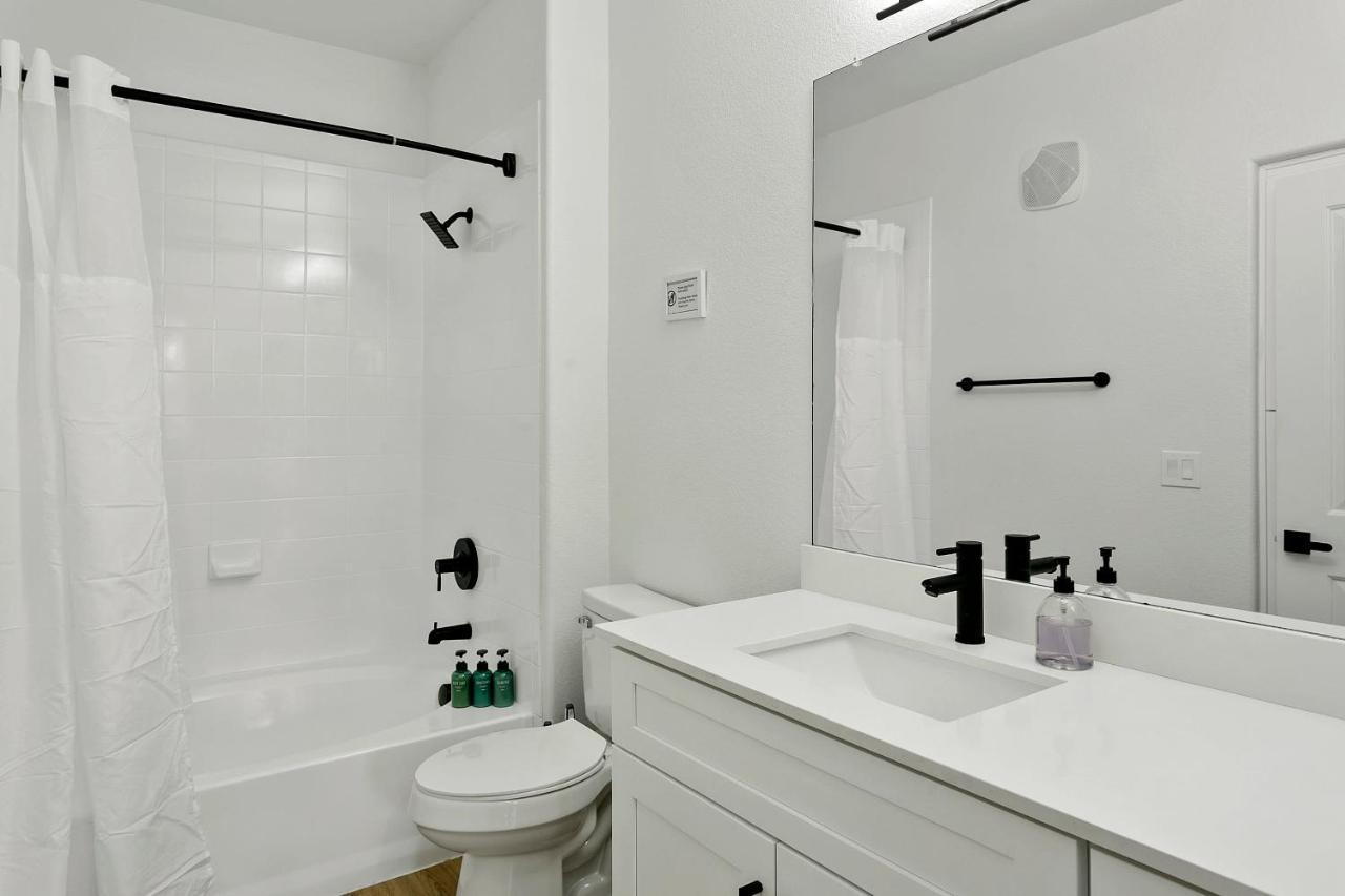 Cozysuites Glendale By The Stadium With Pool 06 Bagian luar foto